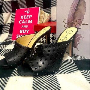 🖤SPIKED OUT JESSICA SIMPSON HEEL SANDAL🖤